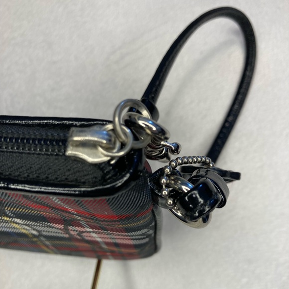 Coach Poppy Red Black Silver Glitter Tartan Plaid Zip Wristlet Patent Trim. Rare - Picture 6 of 12